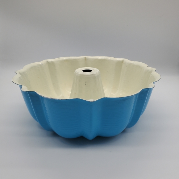 Nordic Ware Kitchen Vintage Nordic Ware Fluted Enamel Bundt Pan